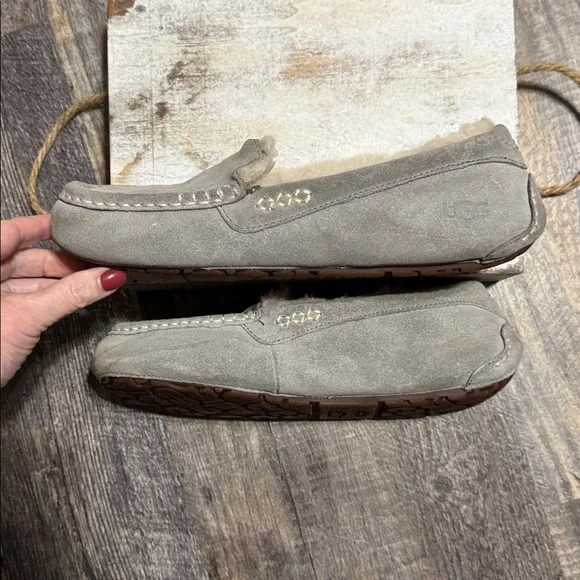 UGG Women’s Ansley Gray Slipper - rubber bottom. Size 11 -RUNS SMALL - Picture 4 of 14